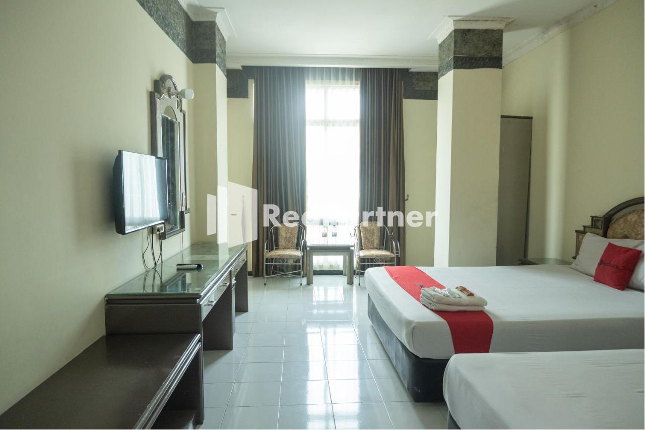 Akur Hotel Malioboro Mitra Reddoorz Yogyakarta Exterior photo