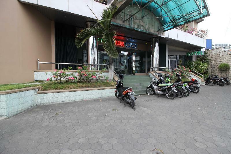 Akur Hotel Malioboro Mitra Reddoorz Yogyakarta Exterior photo